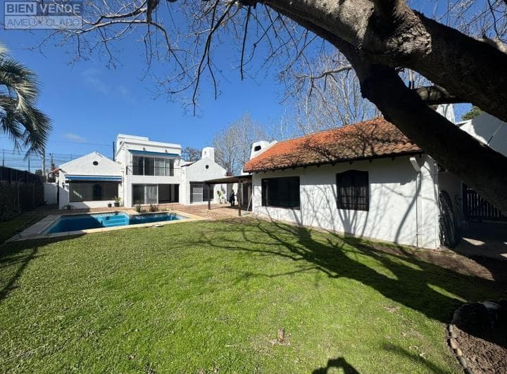 Alquiler Casa en Lomas de San Isidro | Gran Jardín Quincho y Pileta | 850 m² | Garage Para 4 Autos - 2