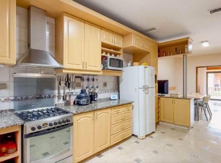 Casa 5 Amb en Venta con Jardín Quincho y Cochera - 4