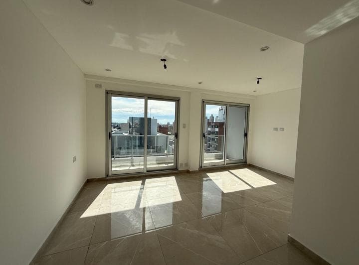 Exclusivo Piso de 2 Dorm. con Cochera en Barrio Constituyentes - Santa Fe - 2