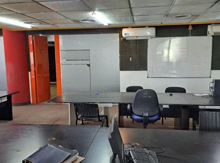 Piso de Oficinas 300 m² Cuiertos en Venta Suipacha y Cordoba - 2