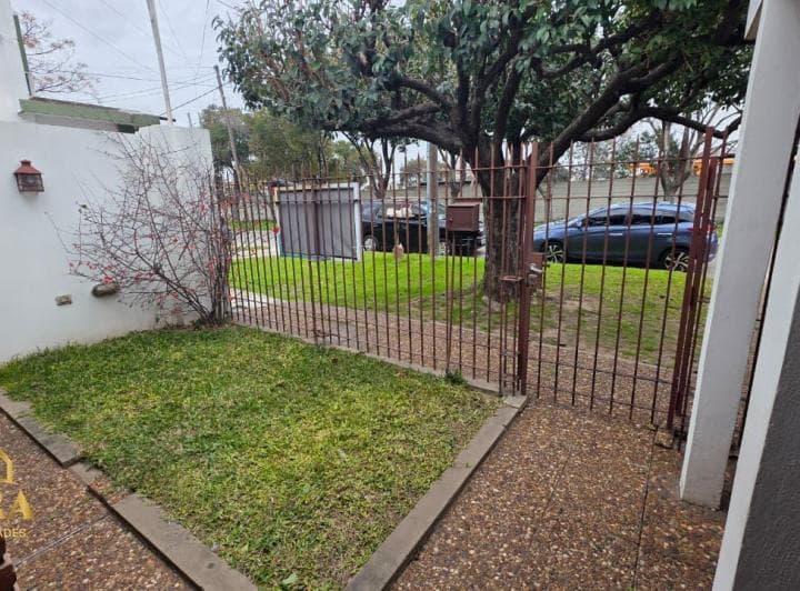 Venta Casa 3 Ambientes con Parque en Quilmes - 2