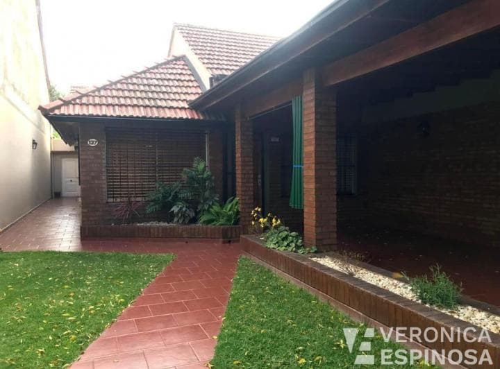 Casa de Seis Ambientes en Venta, Moron. Propiedad Sobre Lote Propio - 2