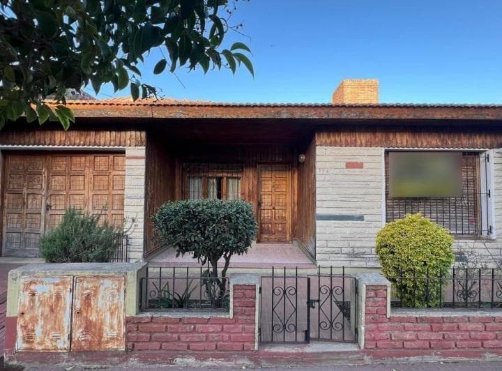 PH en Venta - 2 Dorm. 1 Baño - Cocheras - 194 m² - Mercedes - 4