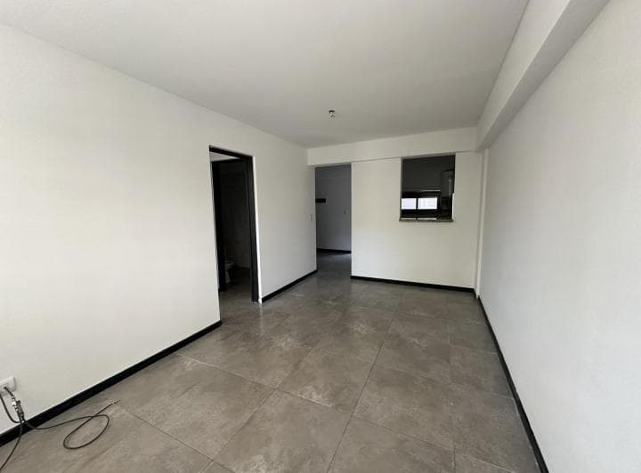 Departamento de 1 Dormitorio Al Frente con Patio en Barrio Lourdes - 3
