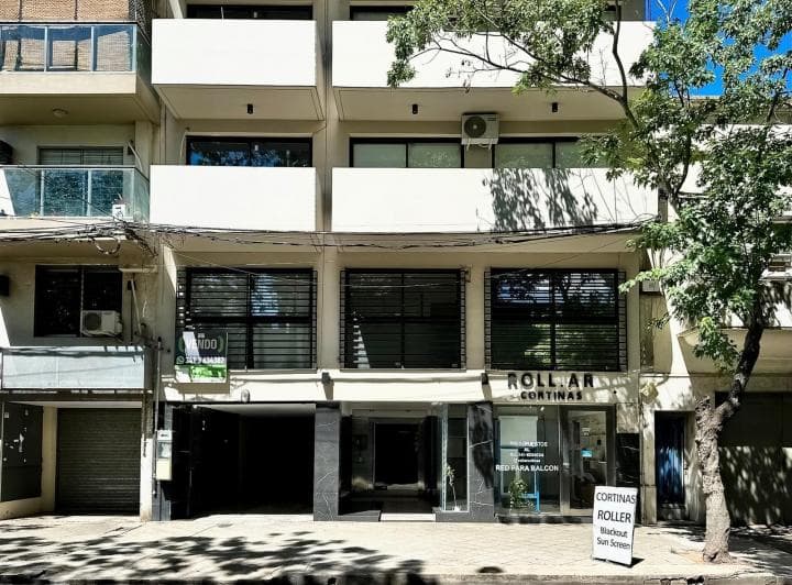 Departamento de 1 Dormitorio Al Frente con Patio en Barrio Lourdes - 2