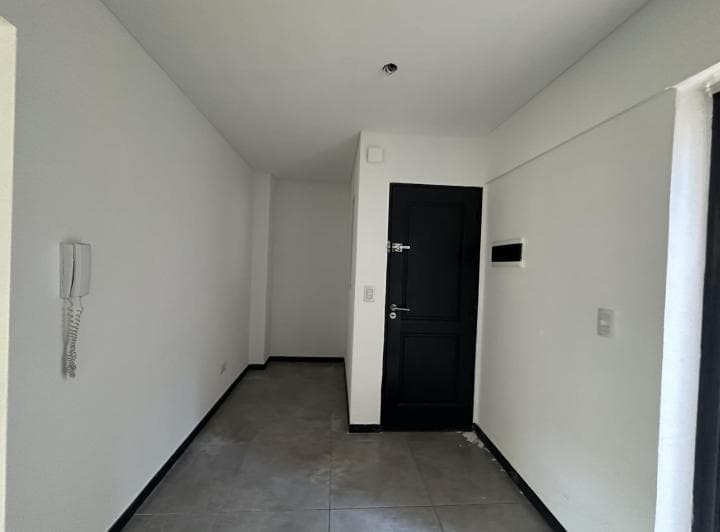 Departamento de 1 Dormitorio Al Frente con Patio en Barrio Lourdes - 4