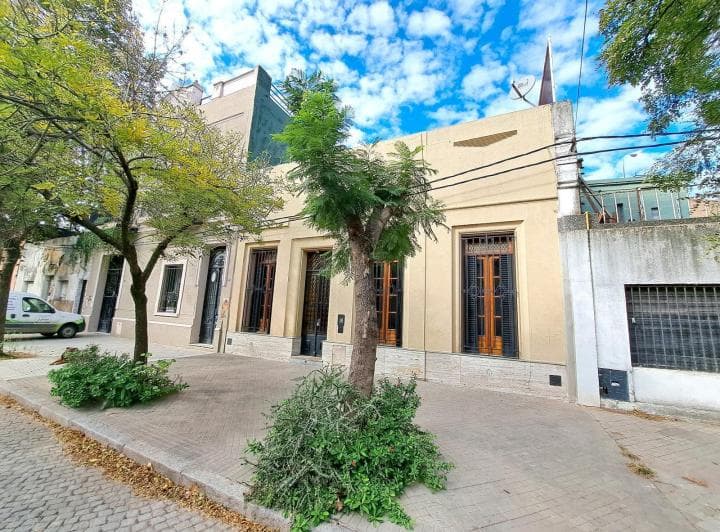 Casa Al Frente con Terraza. - 2