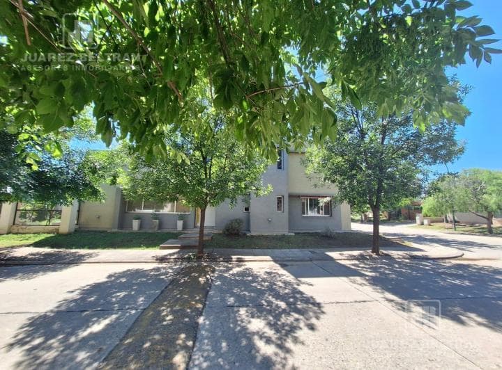 Casa en Venta 3 Dorm,3 Baños, Cochera Doble, Jardin - Altos de Manantiales - 2