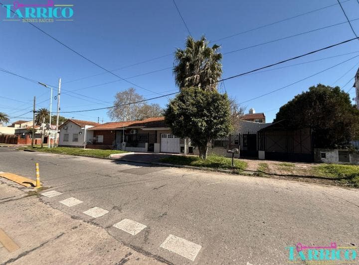 Casa Venta 4 Amb Fondo y Parrilla en Temperley Este - 2