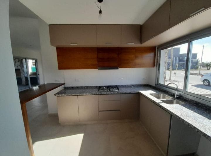 Hermosa Casa en Venta en Barrio Privado Las Cortaderas 3 - 4