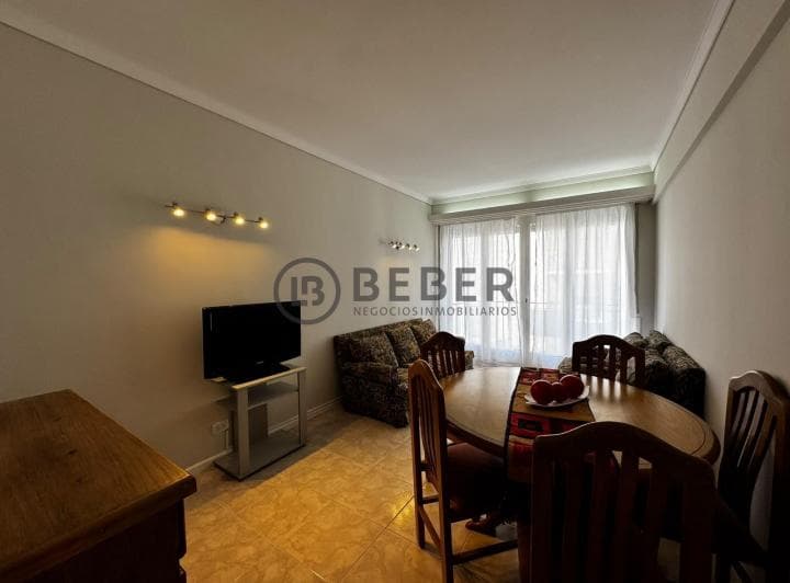 En Venta Dos Ambientes con Dependencia y Balcon, Centro - 2