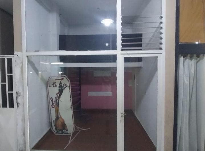 Local. | Av Rivadavia Al 12600 - 2