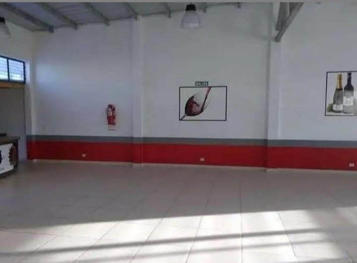 Venta Importante Salón Comercial Tunuyan Mendoza - 2