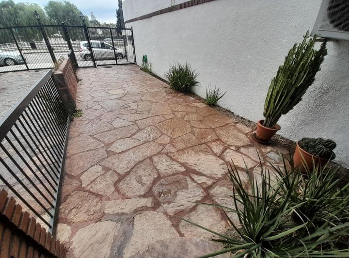 Triplex en Venta 5 Ambientes Cochera y Jardin - 3