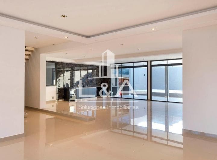 Casa de 400 m² con 4 Dorm. U Pileta en Venta en Los Profesionales - 4