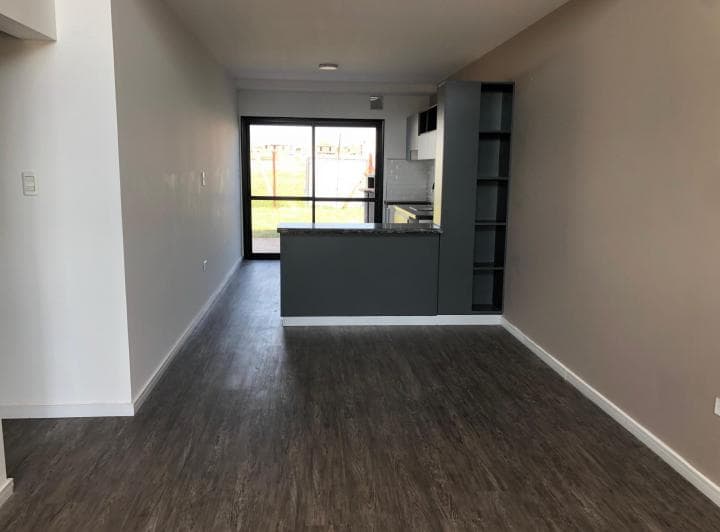 Duplex Todo en Planta Baja Sobre Av - 4