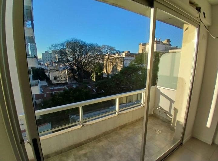 Venta Monoambiente con Balcon Muy Amplio en San Cristobal - 2