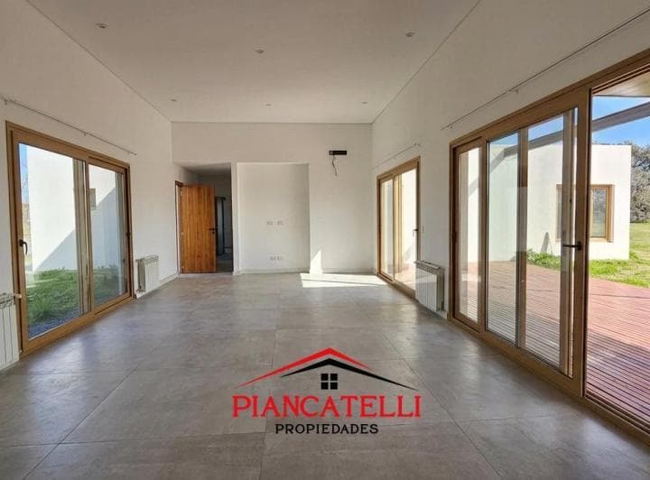 Casa en Venta en Everlinks Golf Country Club, Luján con 3 Habitaciones - 2