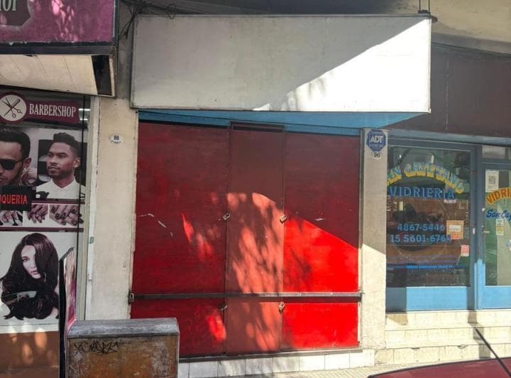 Excelente Local en Zona Once - Alto Transito Peatonal y Vehicular - Bajas Expensas - 2