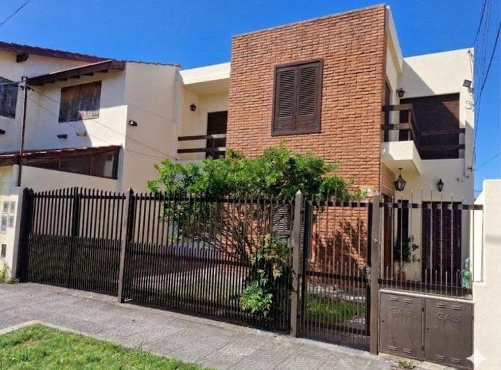 Venta 2 Casas en un Lote - Ideal Vivir y Alquilar! - 2