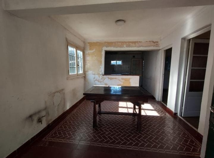Casa con Parque a Restaurar 3 Ambientes. Miramar - 2