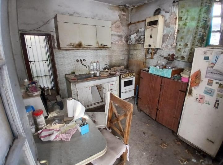 Venta Casa 3 Ambientes con Patio y Jardin Paraa Refaccionar en Mataderos - 4