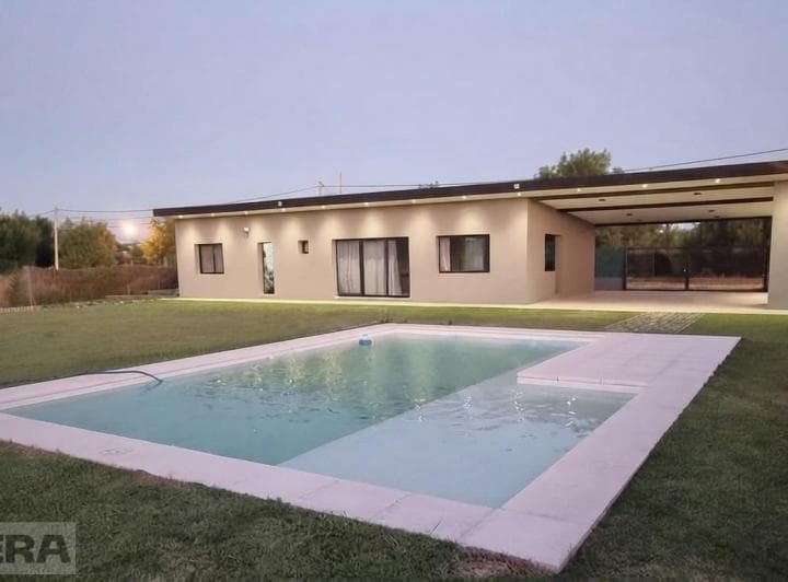 Casa Sobre 2 Terrenos, 2 Dorm., Excelente Calidad Constructiva. Roldan. Punta Chacra. - 2