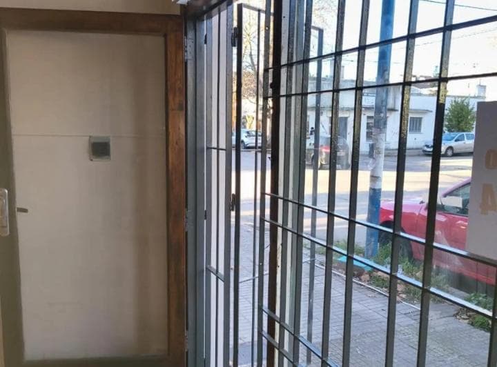 Venta Local Comercial en Pompeya - 2