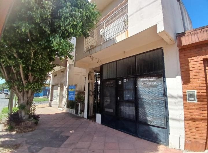 Casa P. H 4 Ambientes P. Baja y Departamento en Planta Alta - 2