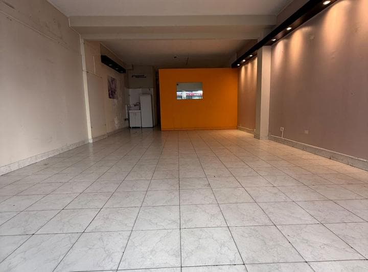 Alquiler Local Comercial en Boedo. - 2
