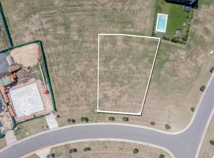 Venta Lote Central Frente a La Plaza, Barrio Privado Santo Tomas, Pilar - 2