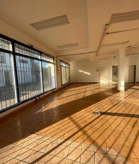 Local de 165 m² en 12 de Octubre y Pasaje San Bernardo - 2