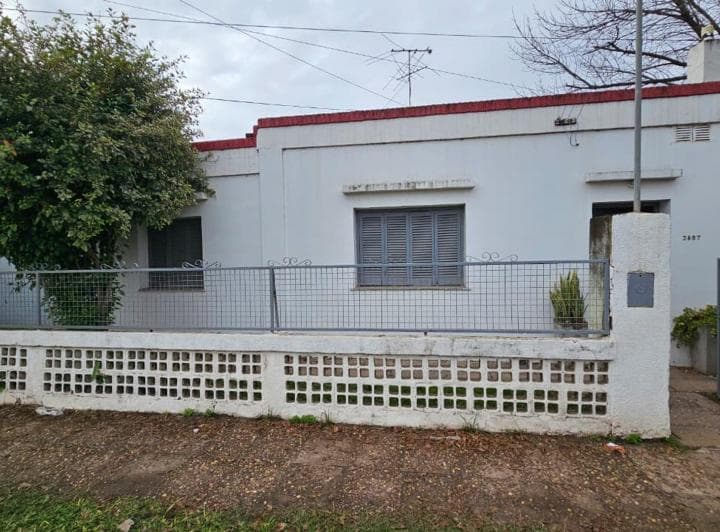Venta - Casa de 2 Dorm. con Buen Terreno. - 2