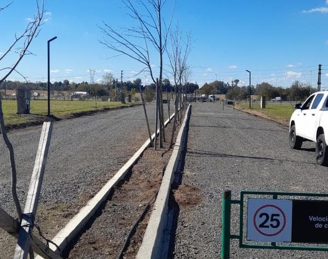 Venta Lote de 600 m. con Servicios Agua - Claocas - Gas - Luz - Fibra Optica, y Amenities - 3
