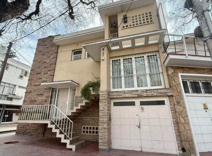 Casa Amplia 3 Plantas en Venta Ciudad Mendoza - 4