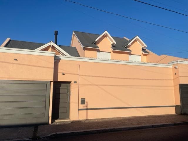 Venta de Casa 5 Ambientes de Categoría en Ramos Mejía - 2