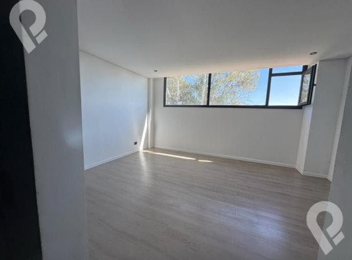 Oficina en Alquiler y Venta en Complejo Entre Pueblos - 4