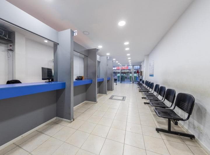 En Venta - Local Comercial Al Frente - Barrio Microcentro - 5