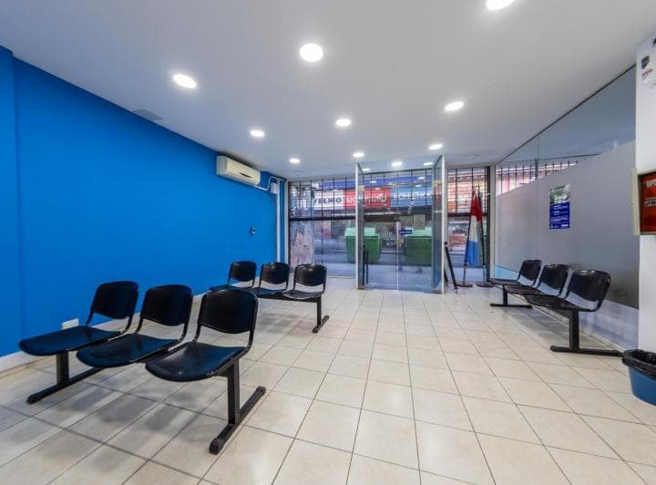 En Venta - Local Comercial Al Frente - Barrio Microcentro - 2