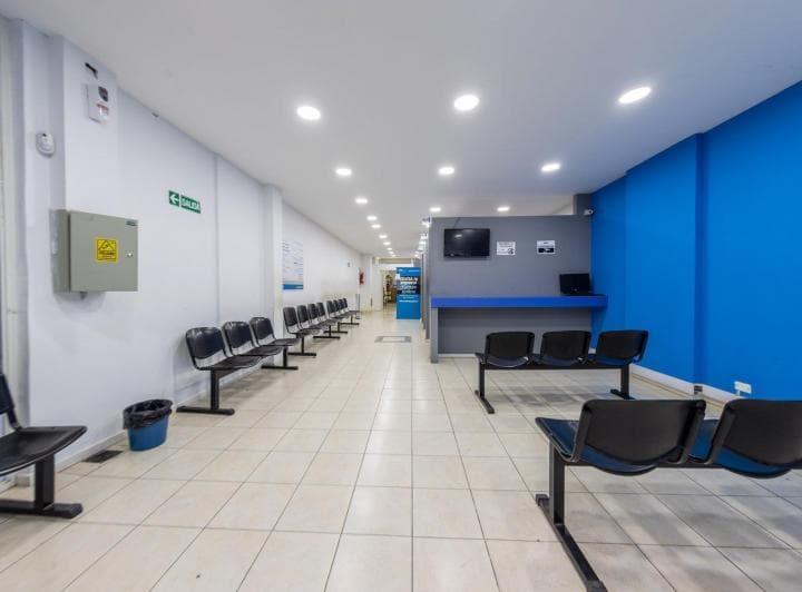 En Venta - Local Comercial Al Frente - Barrio Microcentro - 3