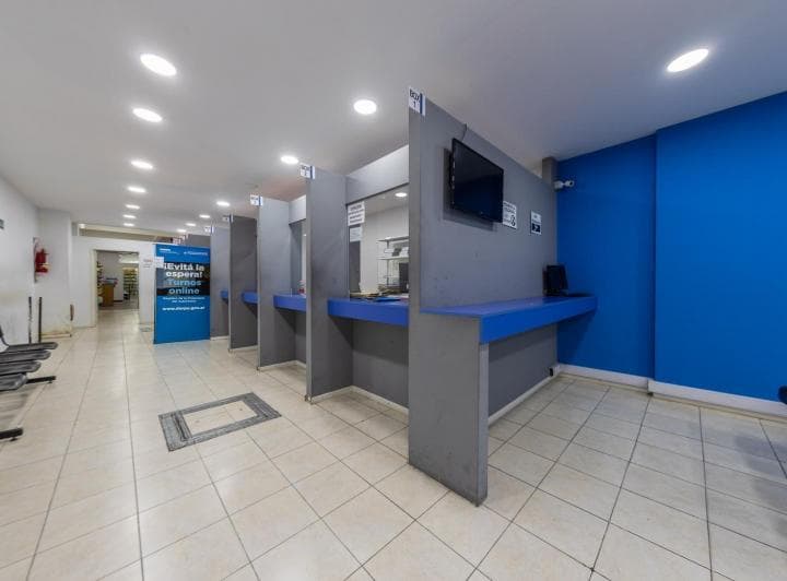 En Venta - Local Comercial Al Frente - Barrio Microcentro - 4