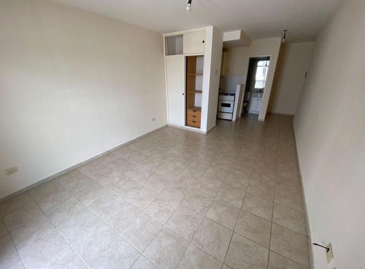 Monoambiente en Venta con Balcón y Cochera San Juan 3000 Rosario - 2