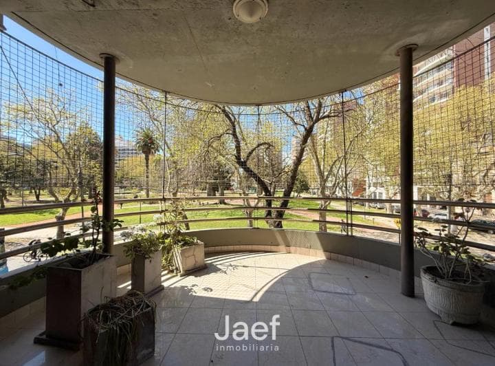 Enorme Piso Exclusivo 4 Dorm. con Balcón, Patio y Parrillero Frente a Plaza Lopez - 3