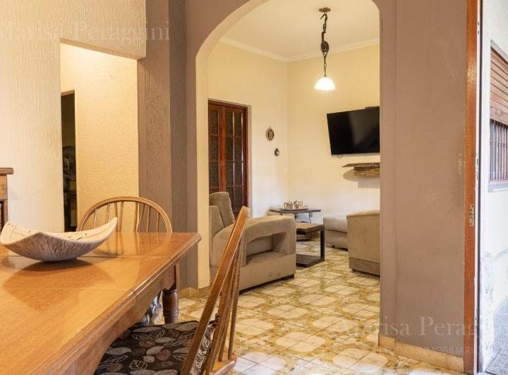 Chalet 5 Amb. en Venta. con Parque y Garage Para 2 Autos. Barrio Pileta - 3