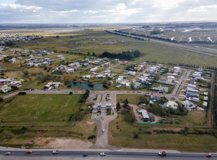 Lote Interno con Fondo Libre en Club de Campo Cruz del Sur. Canning - San Vicente. - 2