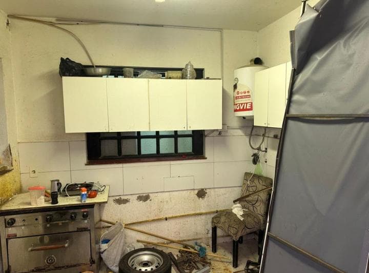 Local con Oficina C Entrada de Garage - 142 m² Todo Frente y Pb - Sin Expensas - Cerca Av Garay y Subte - 5