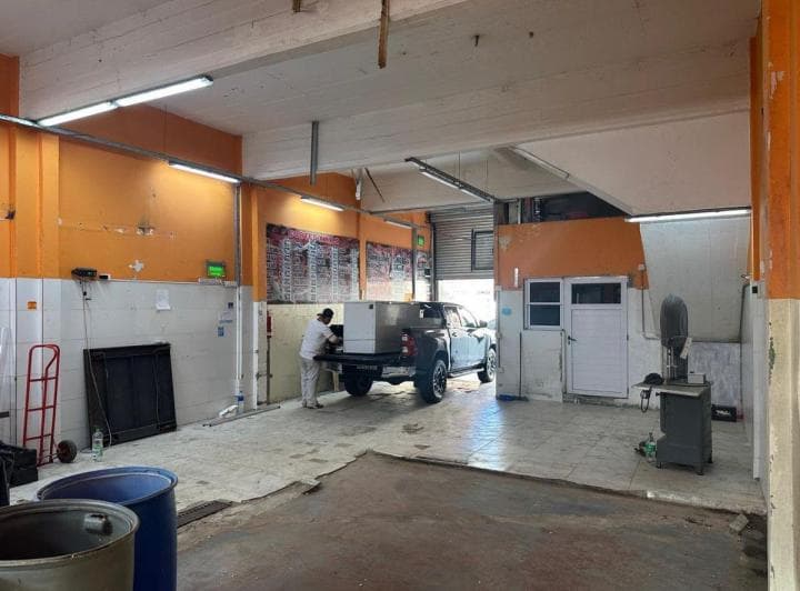 Local con Oficina C Entrada de Garage - 142 m² Todo Frente y Pb - Sin Expensas - Cerca Av Garay y Subte - 3