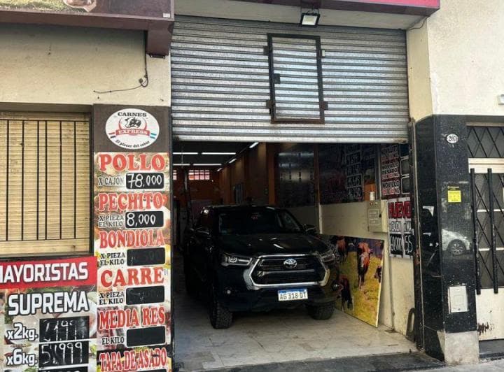 Local con Oficina C Entrada de Garage - 142 m² Todo Frente y Pb - Sin Expensas - Cerca Av Garay y Subte - 2