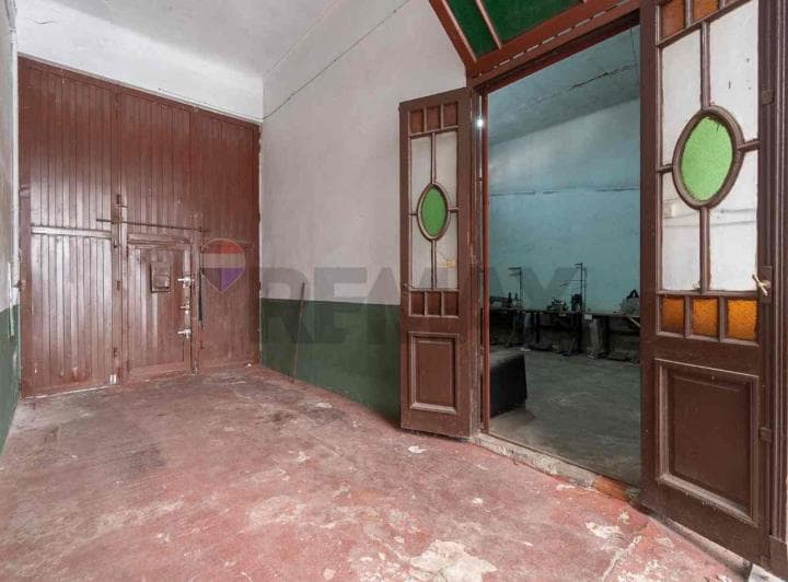 Excelente Casa con Deposito - Parque Chacabuco - 2