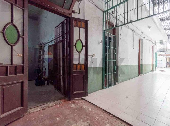 Excelente Casa con Deposito - Parque Chacabuco - 4